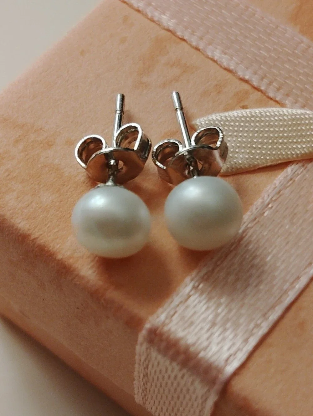 Estate 14k White Gold Natural Iridescent White 6/7mm Akoya Pearl Stud Earrings